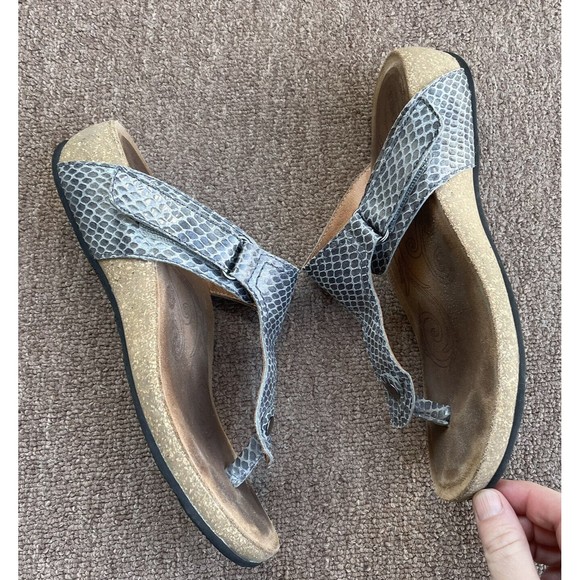 Taos comfort thongs cork footbed flip flops leather gray snakeskin reptile 8-8.5 - Picture 2 of 6